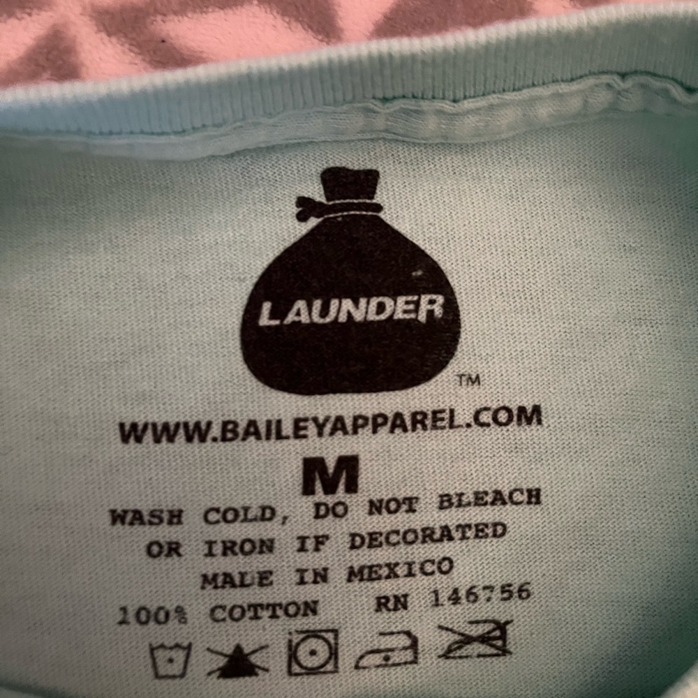 Launder shirt size medium